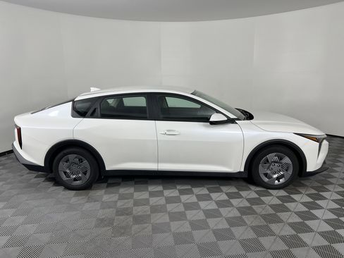 Used 2025 Kia K4 LX image 14