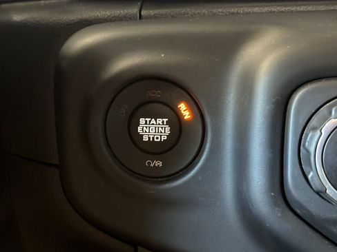 Used 2016 Jeep Wrangler Unlimited Sahara w/ Connectivity Group AWD/4WD image 22