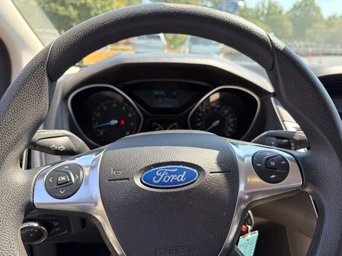 Used 2012 Ford Focus SE FWD image 4