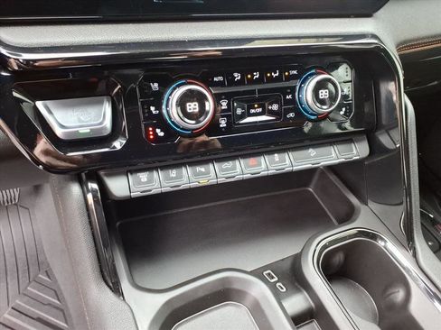 Used 2024 GMC Sierra 2500 AT4 w/ AT4 Premium Plus Package image 32