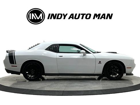 Used 2016 Dodge Challenger R/T Scat Pack RWD image 3