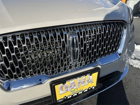 Certified 2022 Lincoln Corsair AWD w/ Equipment Group 101A image 10