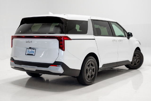 Used 2025 Kia Carnival LX FWD image 34