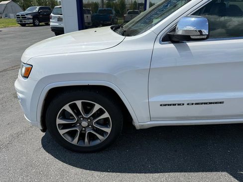 Used 2018 Jeep Grand Cherokee Overland AWD/4WD image 3