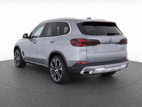 Used 2025 BMW X5 xDrive50e w/ Climate Comfort Package AWD/4WD image 4