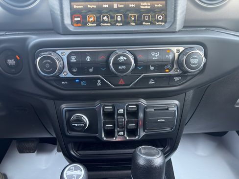 Used 2023 Jeep Wrangler Unlimited w/ Sun & Screen Package AWD/4WD image 18