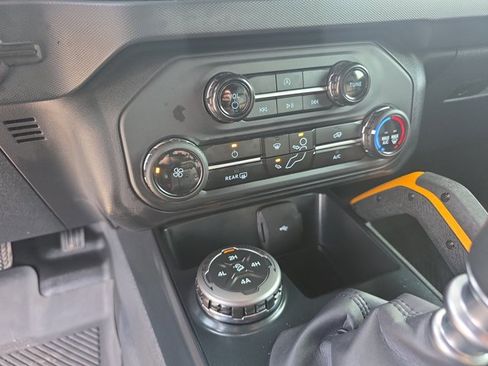 Used 2024 Ford Bronco Badlands image 14
