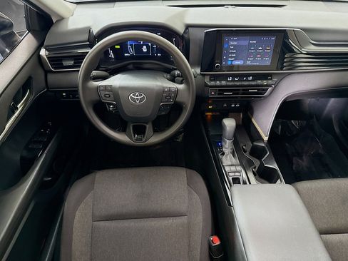 Used 2025 Toyota Camry LE w/ Convenience Package image 17