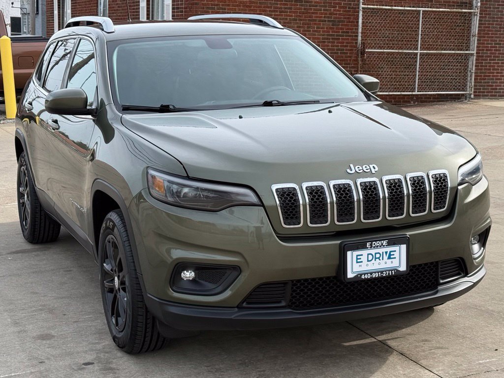 Used 2019 Jeep Cherokee Latitude w/ Cold Weather Group AWD/4WD image 3