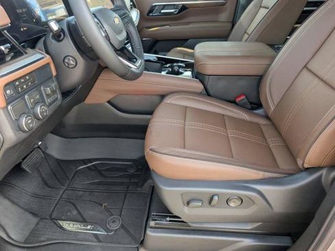 New 2026 Chevrolet Suburban High Country RWD image 17
