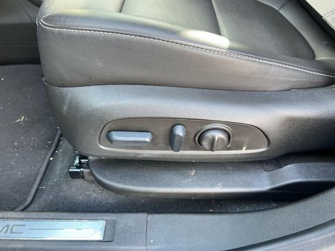 Used 2023 GMC Acadia SLT w/ Elevation Edition image 21