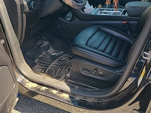 Used 2022 Ford Edge SEL w/ Convenience Package image 3