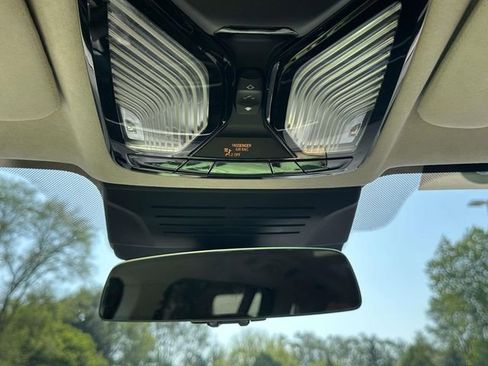 Certified 2025 BMW X7 M60i AWD/4WD image 40