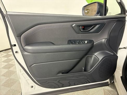 Used 2025 Subaru Forester Premium image 30