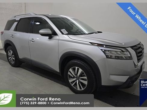 Used 2023 Nissan Pathfinder SL image 1