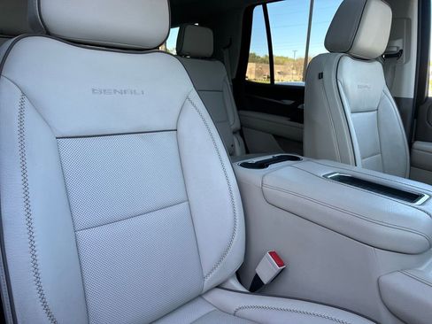 Used 2021 GMC Yukon Denali w/ Denali Premium Package image 36