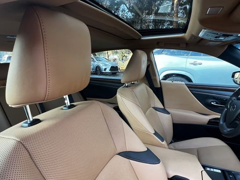 Certified 2023 Lexus ES 350 w/ Premium Package image 47