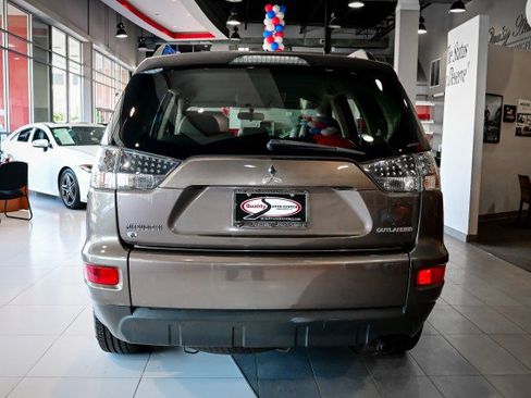 Used 2010 Mitsubishi Outlander SE AWD/4WD image 6