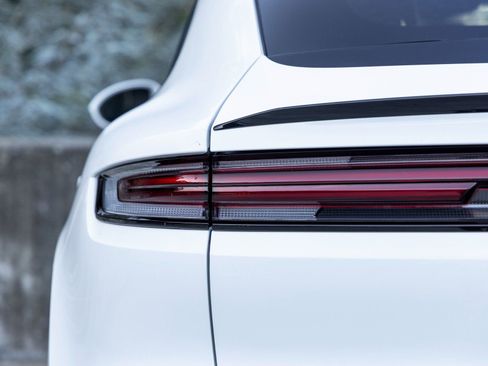 Certified 2025 Porsche Cayenne Coupe image 18