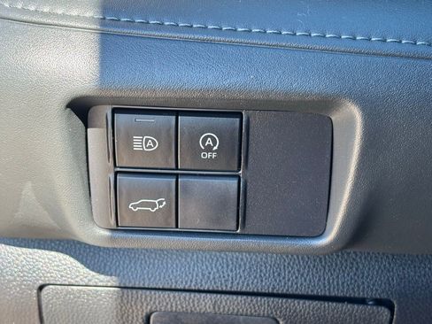 Used 2023 Toyota Highlander XLE image 28