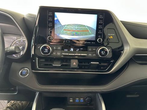 Used 2022 Toyota Highlander XLE image 21
