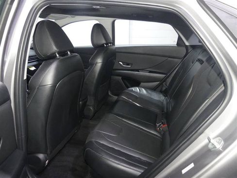 Used 2022 Hyundai Elantra Limited FWD image 28