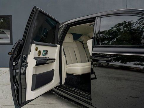 Used 2024 Rolls-Royce Phantom Sedan image 65