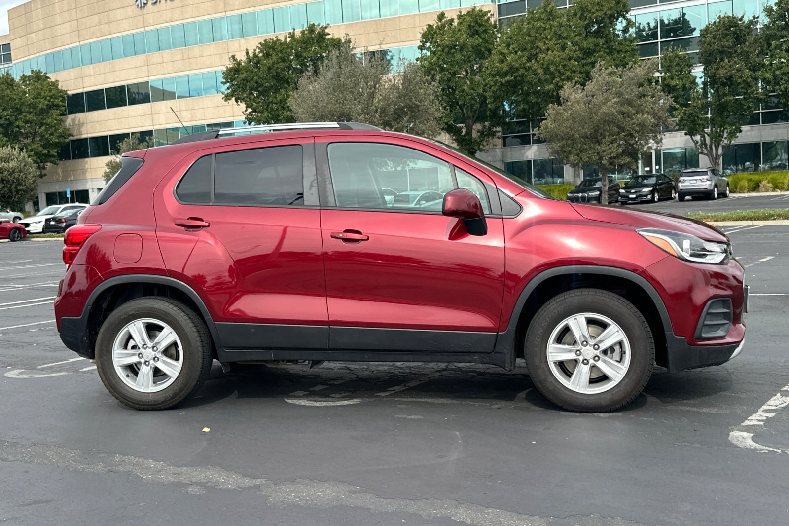 Used 2022 Chevrolet Trax LT w/ Driver Confidence Package AWD/4WD image 3