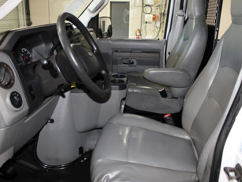 Used 2009 Ford E-350 and Econoline 350 Super Duty RWD image 16