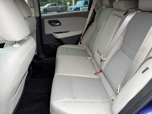 Used 2022 Nissan Rogue SV FWD image 9