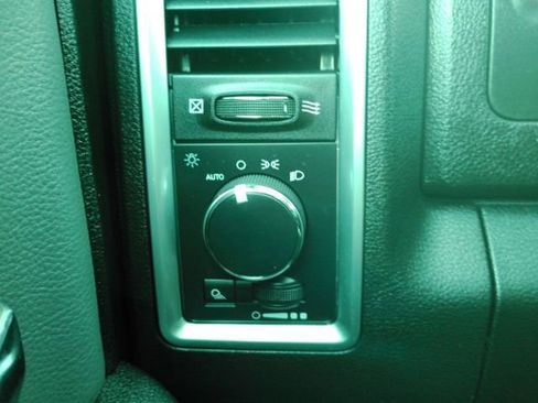 Used 2024 RAM 1500 Classic SLT image 30