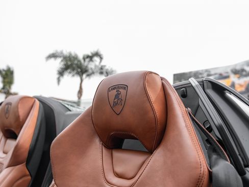 Used 2024 Lamborghini Huracan EVO image 25