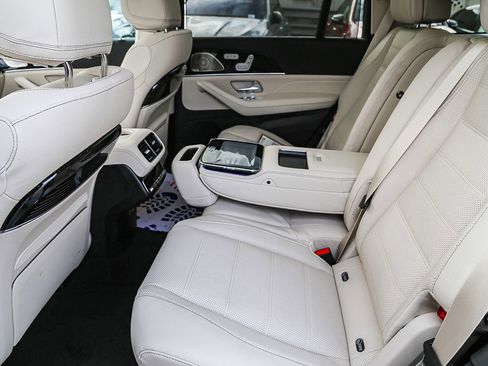 Used 2024 Mercedes-Benz GLS 580 4MATIC image 16