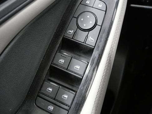 Used 2025 Nissan Rogue SV AWD/4WD image 12