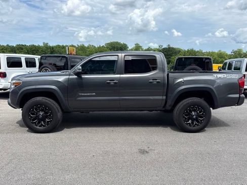 Used 2018 Toyota Tacoma TRD Off-Road w/ Technology Package AWD/4WD image 7