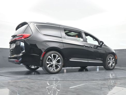 New 2026 Chrysler Pacifica Pinnacle image 61