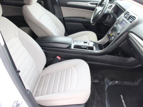 Used 2020 Ford Fusion S image 18