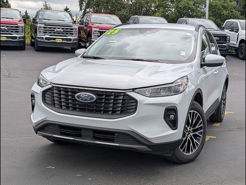 Used 2025 Ford Escape SE FWD image 1