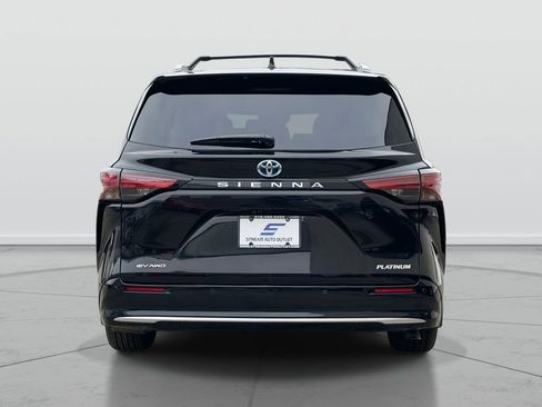 Used 2025 Toyota Sienna Platinum AWD/4WD image 6