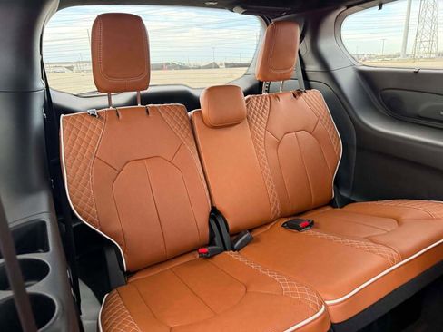 New 2026 Chrysler Pacifica Pinnacle image 39