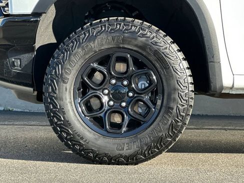 Used 2025 Chevrolet Silverado 1500 ZR2 w/ Technology Package image 26