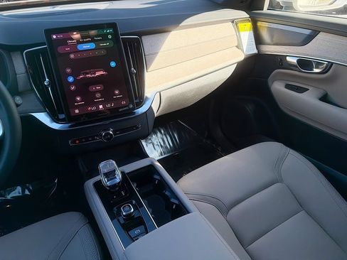 New 2026 Volvo XC90 T8 Plus w/ Protection Package Premier AWD/4WD image 24