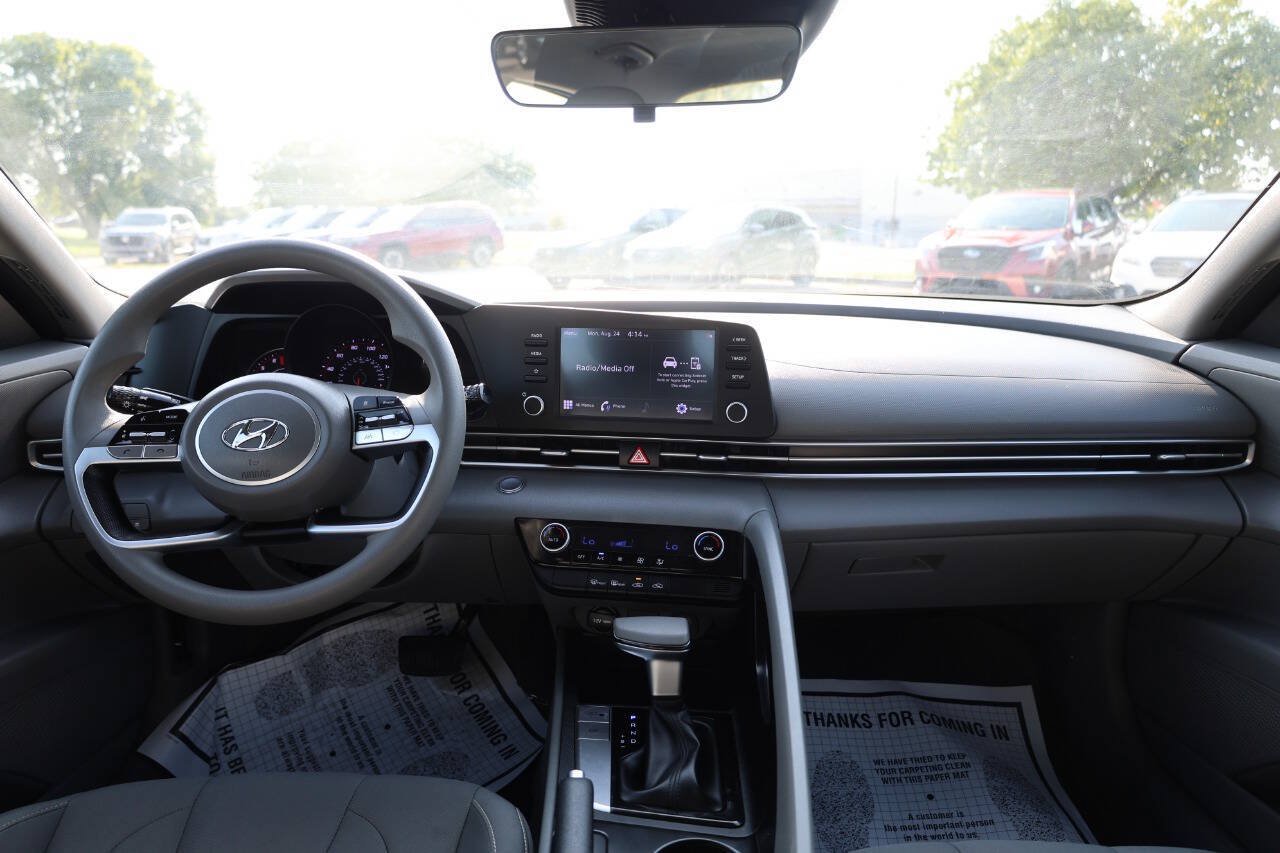 Used 2022 Hyundai Elantra SEL FWD image 13