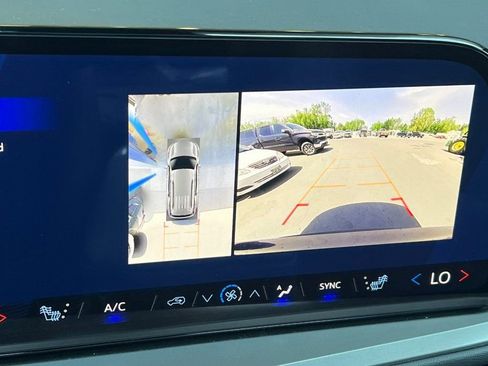 New 2026 Chevrolet Traverse LT w/ Sun and Wheel Package AWD/4WD image 18