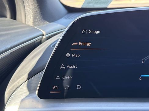 Used 2025 Cadillac Lyriq Luxury image 18