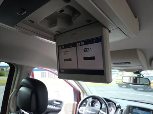 Used 2012 Chrysler Town & Country Touring-L w/ Entertainment Group #2 FWD image 48