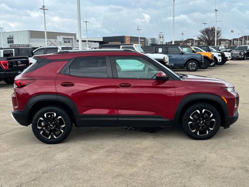 Used 2021 Chevrolet TrailBlazer LT w/ Convenience Package image 2