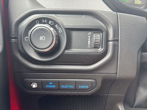 Used 2025 Jeep Wrangler Unlimited Sahara image 11