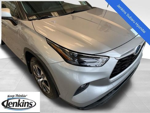 Used 2023 Toyota Highlander XLE image 1