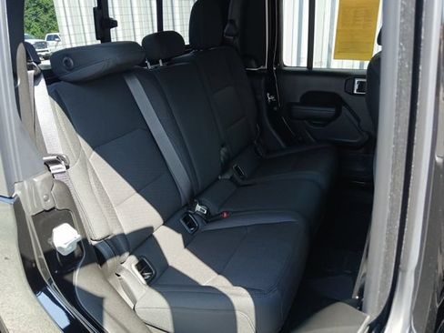 Used 2023 Jeep Gladiator Sport AWD/4WD image 33